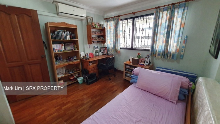 Blk 327 Jurong East Street 31 (Jurong East), HDB Executive #204267441